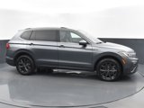 Used 2024 Volkswagen Tiguan SE image 2