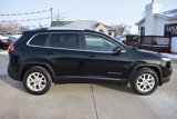 Used 2017 Jeep Cherokee Latitude image 2