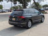 Used 2018 Volkswagen Tiguan SE image 3