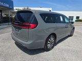 Used 2022 Chrysler Pacifica Touring-L w/ Uconnect Theater Family Group image 4