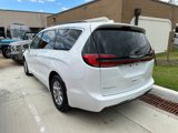 Used 2022 Chrysler Pacifica Touring-L image 4