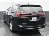 Used 2022 Chrysler Pacifica Touring-L image 4