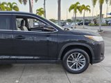 Used 2019 Toyota Highlander XLE image 2