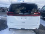 Used 2023 Chrysler Pacifica Limited image 5