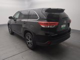 Used 2017 Toyota Highlander LE image 5