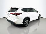 Used 2023 Toyota Highlander XLE image 5