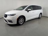 Used 2023 Chrysler Pacifica Touring-L image 3