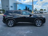 Used 2023 Nissan Rogue SV image 3
