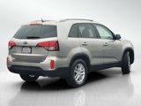 Used 2015 Kia Sorento LX image 4