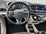 Used 2021 Chrysler Pacifica Touring w/ Uconnect Theater Family Group image 4