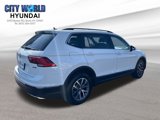 Used 2021 Volkswagen Tiguan SE w/ Panoramic Sunroof Package image 5