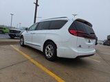 Used 2022 Chrysler Pacifica Limited image 5