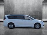 Used 2017 Chrysler Pacifica Touring-L image 4