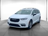 Used 2023 Chrysler Pacifica Limited image 3