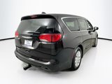 Used 2018 Chrysler Pacifica L image 5