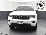 Used 2020 Jeep Grand Cherokee Laredo image 2