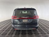 Used 2021 Chrysler Pacifica Touring-L image 4