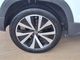 Certified 2022 Volkswagen Taos SE image 5