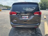 Used 2017 Chrysler Pacifica Touring-L image 4