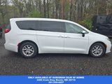 Certified 2023 Chrysler Pacifica Touring-L image 5