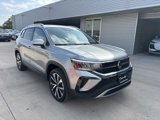 Used 2024 Volkswagen Taos SE image 3