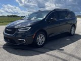 Used 2022 Chrysler Pacifica Touring-L image 2