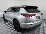 Used 2022 Mitsubishi Outlander SE image 3