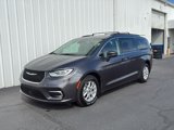 Used 2022 Chrysler Pacifica Touring-L image 4