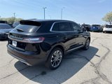 Used 2022 Lincoln Nautilus Reserve image 3