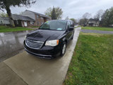 Used 2014 Chrysler Town & Country Touring image 4