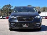 Used 2023 Chrysler Pacifica Touring-L image 3