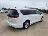 Used 2023 Chrysler Voyager LX image 5