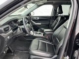 Used 2022 Ford Explorer XLT w/ Equipment Group 202A image 4
