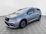 Used 2021 Chrysler Pacifica Touring-L image 3
