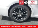 Used 2020 Toyota Camry SE w/ Sunroof Package image 5