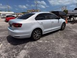 Used 2017 Volkswagen Jetta SE image 6