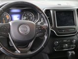 Used 2019 Jeep Cherokee Trailhawk image 3