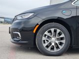 New 2025 Chrysler Pacifica Pinnacle image 5
