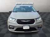 Used 2023 Chrysler Pacifica Touring-L image 5