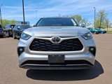 Used 2022 Toyota Highlander XLE image 2
