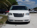 Used 2010 Chrysler Town & Country LX image 3