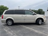 Used 2016 Chrysler Town & Country Touring-L image 5