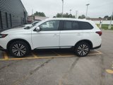 Used 2020 Mitsubishi Outlander SE image 2