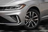 Used 2025 Volkswagen Jetta SE image 3
