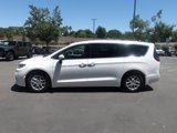 Used 2023 Chrysler Pacifica Touring-L image 5