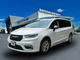 Used 2023 Chrysler Pacifica Limited image 2