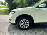 Used 2018 Nissan Rogue SV image 2