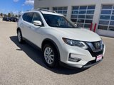 Used 2017 Nissan Rogue SV image 2