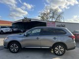 Used 2019 Mitsubishi Outlander SE image 2
