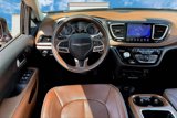 Used 2017 Chrysler Pacifica Limited image 5
